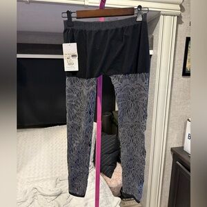 NWT Black and Gray Patterned tights / Leggings M/L
